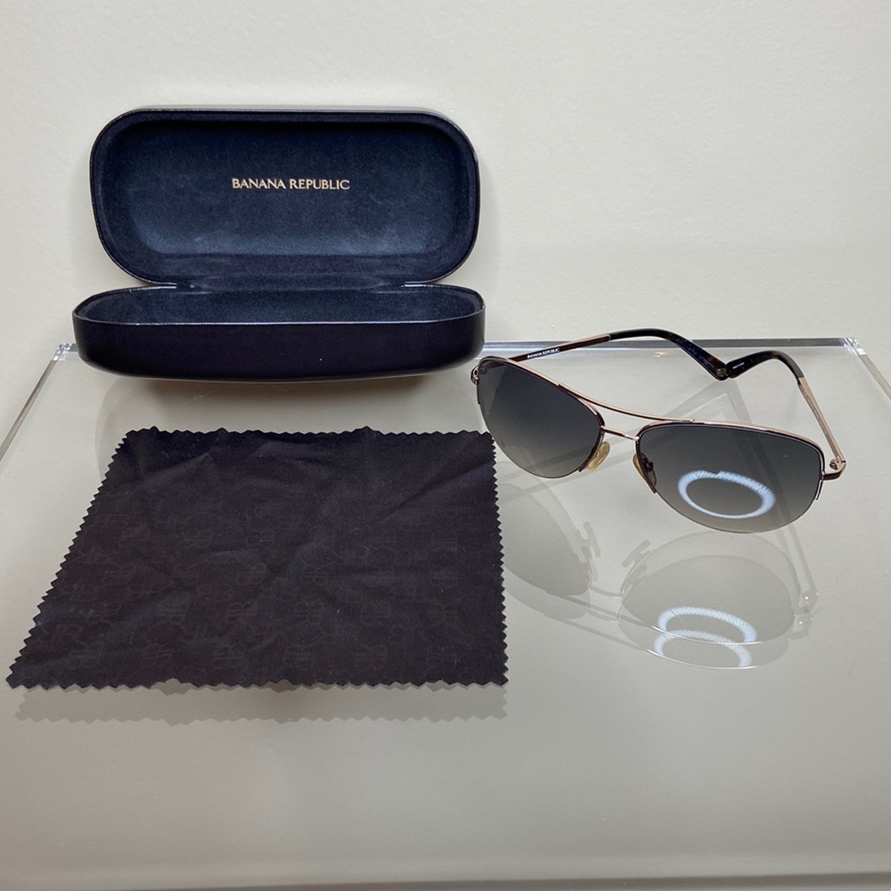 Banana Republic aviator sunglasses with hard case & branded wipe. 🕶️